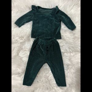 Pre-loved shein baby girl outfit size 6-9 months. Excellent condition !